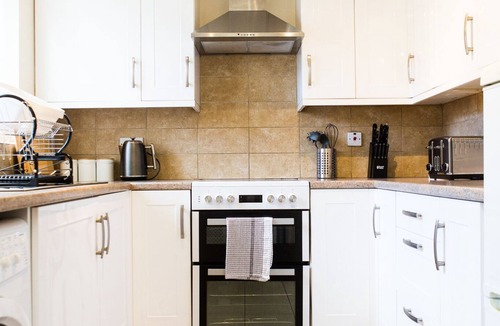 Clearbrook House | Entire 2 Bedroom House near Derriford with Parking