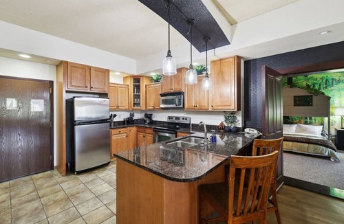Wisconsin Dells Condo | Entire 3 Bedroom 2,040 sq ft Condo! Shuffleboard/Arcade Games/Treehouse Bunks/River View!