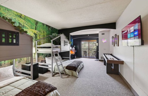 Wisconsin Dells Condo | Entire 3 Bedroom 2,040 sq ft Condo! Shuffleboard/Arcade Games/Treehouse Bunks/River View!