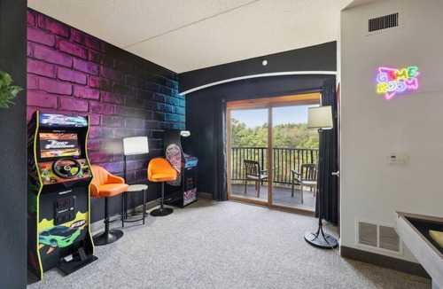 Wisconsin Dells Condo | Entire 3 Bedroom 2,040 sq ft Condo! Shuffleboard/Arcade Games/Treehouse Bunks/River View!