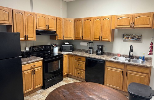 Centerville Apartment | Entire 3 Bedroom Apartment on Historic Centerville Square near Lake Rathbun
