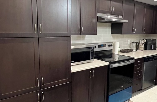 Brampton House | Entire 3-bedroom house - Prime location!