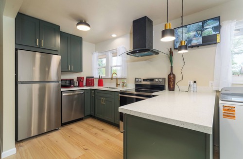 Olympia House | Entire 3B Rambler house with AC in Olympia Near Downtown Hospitals