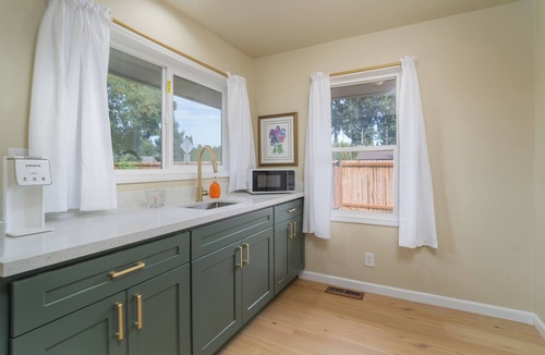 Olympia House | Entire 3B Rambler house with AC in Olympia Near Downtown Hospitals