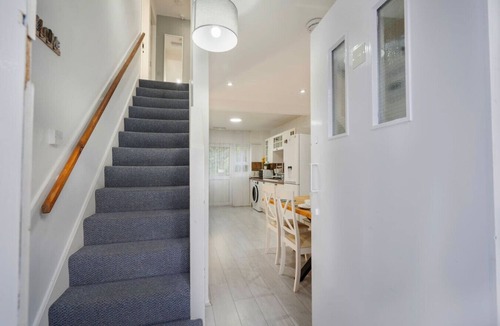 The Westside House | Entire 4 beds, 2 baths & 3 mins walking to ICC Five ways and Broad street