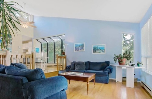 Sainte-Foy-Sillery-Cap-Rouge House | entire accommodation, in the heart of Sillery, free parking!