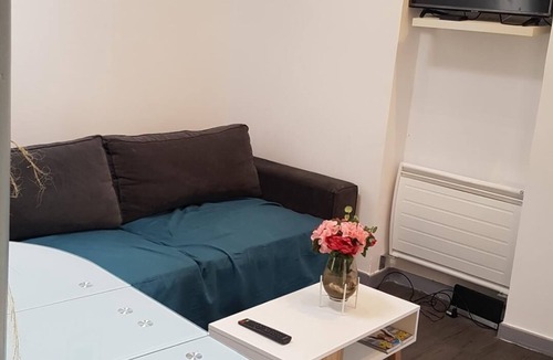 Esbly Apartment | Entire accommodation near Disney Land Paris with WiFi and close transport.
