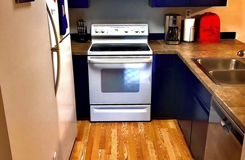 Pickwood Condo | Entire Auburn Condo walking distance to downtown and Toomer’s Corner !