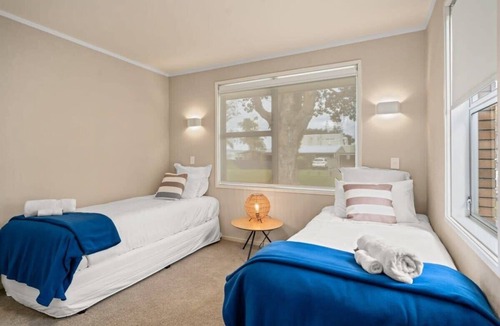 Tauranga House | Entire Beachfront Complex: Your Private Paradise for Large Groups