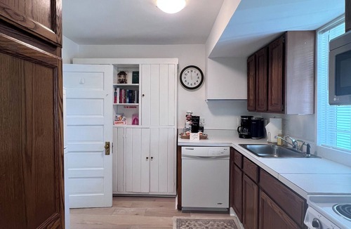 Washington House | Entire Colonial Private 3BR House Beside The Inn.Fast WiFi,tub,queen size bed