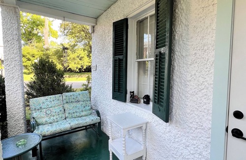 Washington House | Entire Colonial Private 3BR House Beside The Inn.Fast WiFi,tub,queen size bed