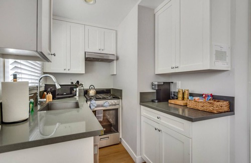 Huntington Beach Bed & Breakfast | Entire Complex | Steps To The Sand | Sleeps 20