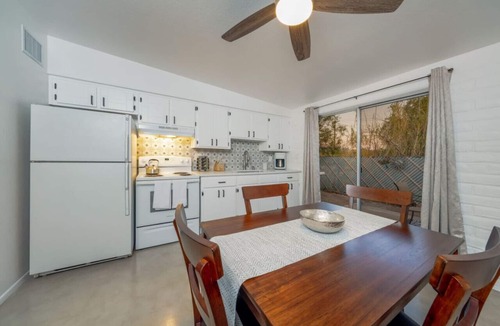 St. Francis Cabrini Apartment | Entire Duplex/Central/4 BR 2 BA/Fenced/Cozy