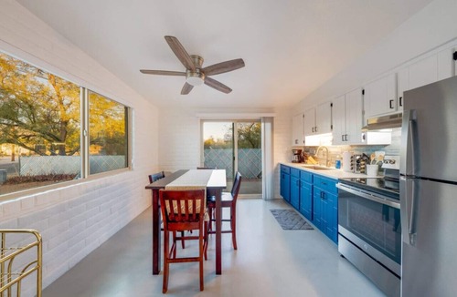 St. Francis Cabrini Apartment | Entire Duplex/Central/4 BR 2 BA/Fenced/Cozy