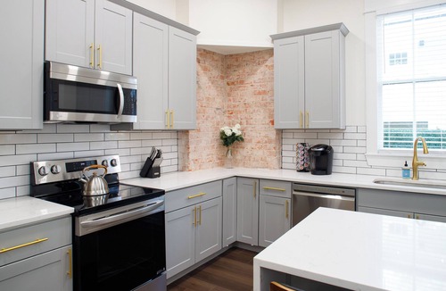 Metropolitan House | Entire Duplex-Historic Savannah