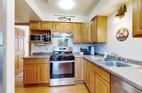Warrens House | Entire Duplex w/Onsite resort amenities & UTV trails nearby