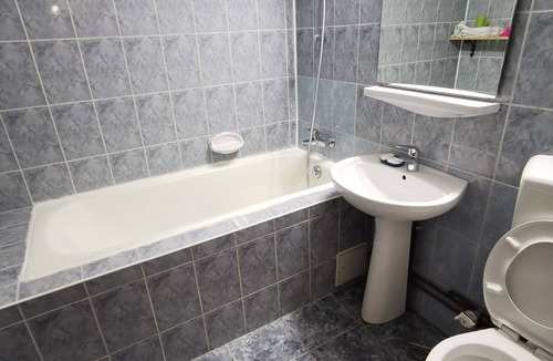 Sector 4 Apartment | Entire flat 1min Subway to City Centre, Shops, Gym, 10 min walk to Natural Park
