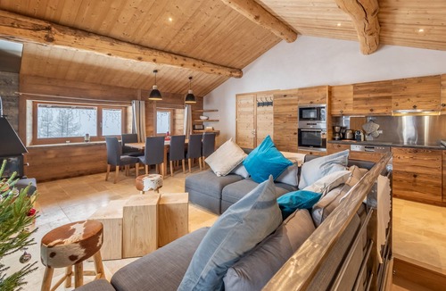 Arc-1600 Ski Chalet | Entire chalet renovated on the slopes 5 min walk Arc 1600 8ch 6sdb 24pers