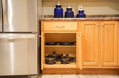 Kreole Apartment | Entire Ground Floor · 6BR 4BA · Sleeps 12 · W/D