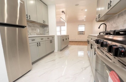 Canarsie House | Entire Home Calm 2-bedroom private rooms located in a house in Brooklyn