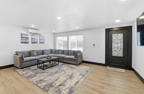 Brentwood-Darlington House | Entire Home in SE Portland