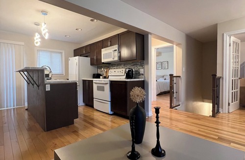 Windsor House | Entire home in Windsor, Canada Terrific 3-bedroom house in charming neighborhood
