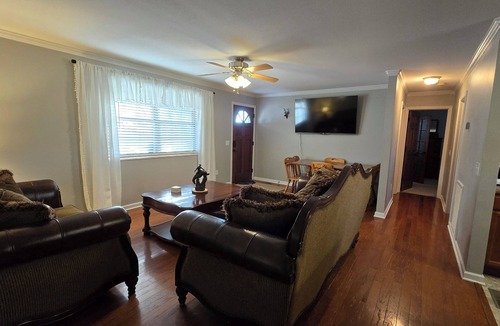 Arthur House | Entire Home - Jackson MTN Retreat 3-bedroom 2 Bath -Near LMU & Bowling alley