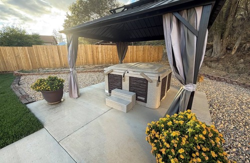Orderville House | Entire House Between Zion & Bryce w/Hot Tub!