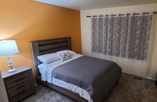 Commerce City House | Entire house by the airport