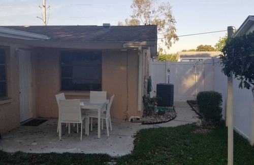 The Lakes House | Entire house. Green Park Beach 7 miles. Private backyard with BBQ