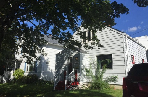 North End House | Entire House in Quiet Residential Area Close to Everything, Very Clean, Non-Smoking.