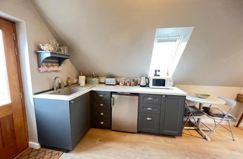 Lincoln Apartment | Entire Loft Space in quiet village near Roman City of Lincoln