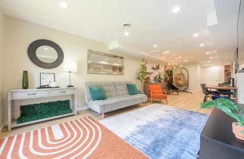 Eastside Apartment | Entire Modern Cozy 2BR Apt mins SU LeMoyne DT