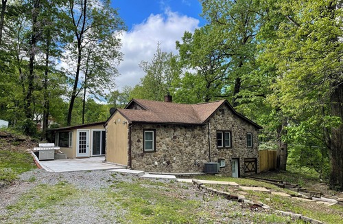 Smithsburg Cottage | Entire Mountain Cottage Near Scenic Hiking Trails, Your Getaway Retreat!