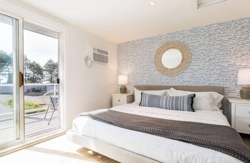 Rye House | Entire Ocean Boulevard property, steps to beach!