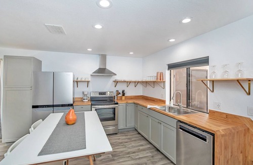 Yuma Corona Condo | Entire - Pristine & Modern Condo