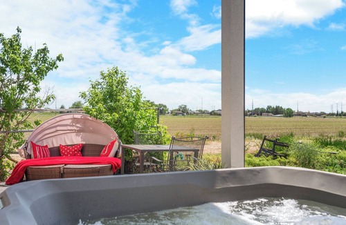 West Haven House | Entire Private Home sleeps 15, Near Skiing, Private Pickleball Court & Hot Tub
