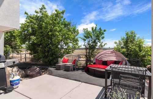 West Haven House | Entire Private Home sleeps 15, Near Skiing, Private Pickleball Court & Hot Tub