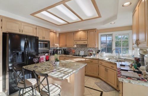 Fallbrook House | Entire Private House 3-Acres Estate, 3000 sqft, near Winery in Fallbrook, 5 Bedrooms 4 Bathrooms, Available Now