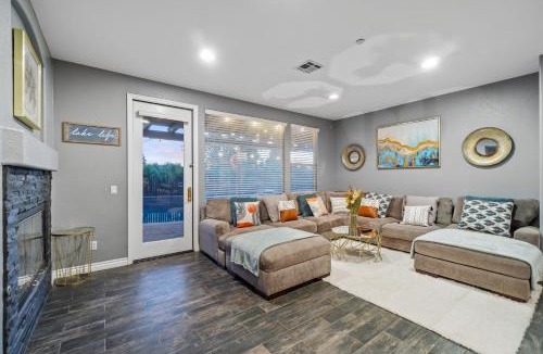 Fallbrook House | Entire Private House 3000 Sq ft Villa, Pool, Hot Tub, Nature, Garage, Winery, 5 Bedrooms 4 Bathrooms Available Now