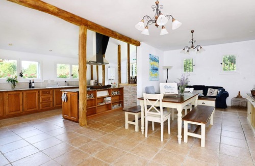 La Sauvetat-du-Dropt Villa | Entire private property, 20 people - 9 bdrms 9 bths, swimming pool, close to amenities