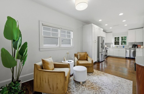 Decatur House | Entire Private Property – Sleeps 15, 3 Kings, Fenced Yards & Workspaces, Decatur