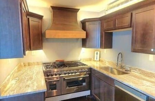 Royal Oak Villa | Entire Property! MicroLux Micro Hotel