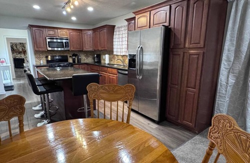 Port Arthur House | Entire Spacious 4 BR Home for Teams