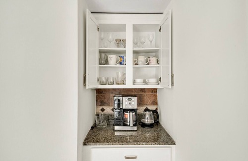 North Cambridge Apartment | Entire two level, 3 bedrooms plus office/4th bedroom, two full bathrooms, sleep 6