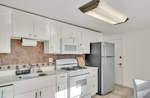 North Cambridge Apartment | Entire two level, 3 bedrooms plus office/4th bedroom, two full bathrooms, sleep 6