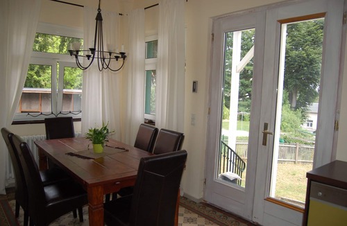 Reinhardsbrunn Villa | Entire villa on a large garden plot by the park
