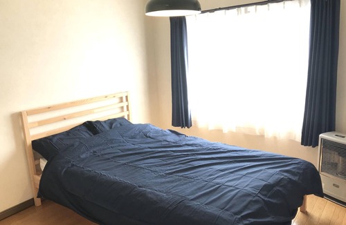 Chitose House | Entirely reserved.2 stops from New Chitose Airport, 3 minutes on foot from JR Chitose Station. 2 free parking lots.