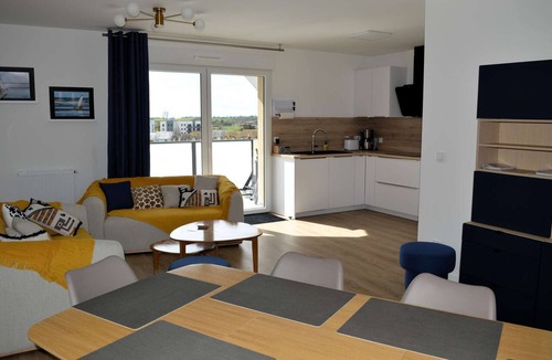 Courseulles-sur-Mer Apartment | Entre Plage et Ports : Le 49 - Avec Balcon