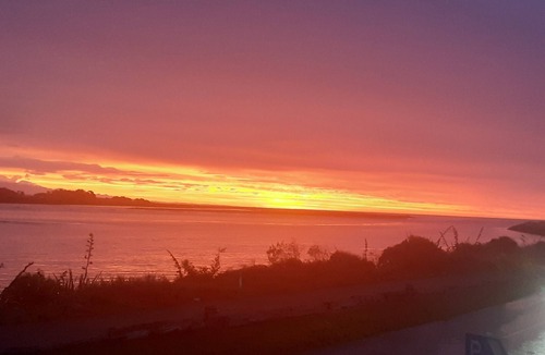 Hokitika Apartment | Enviable Location with True Comfort - Hoki Boatshed Holiday Accommodation